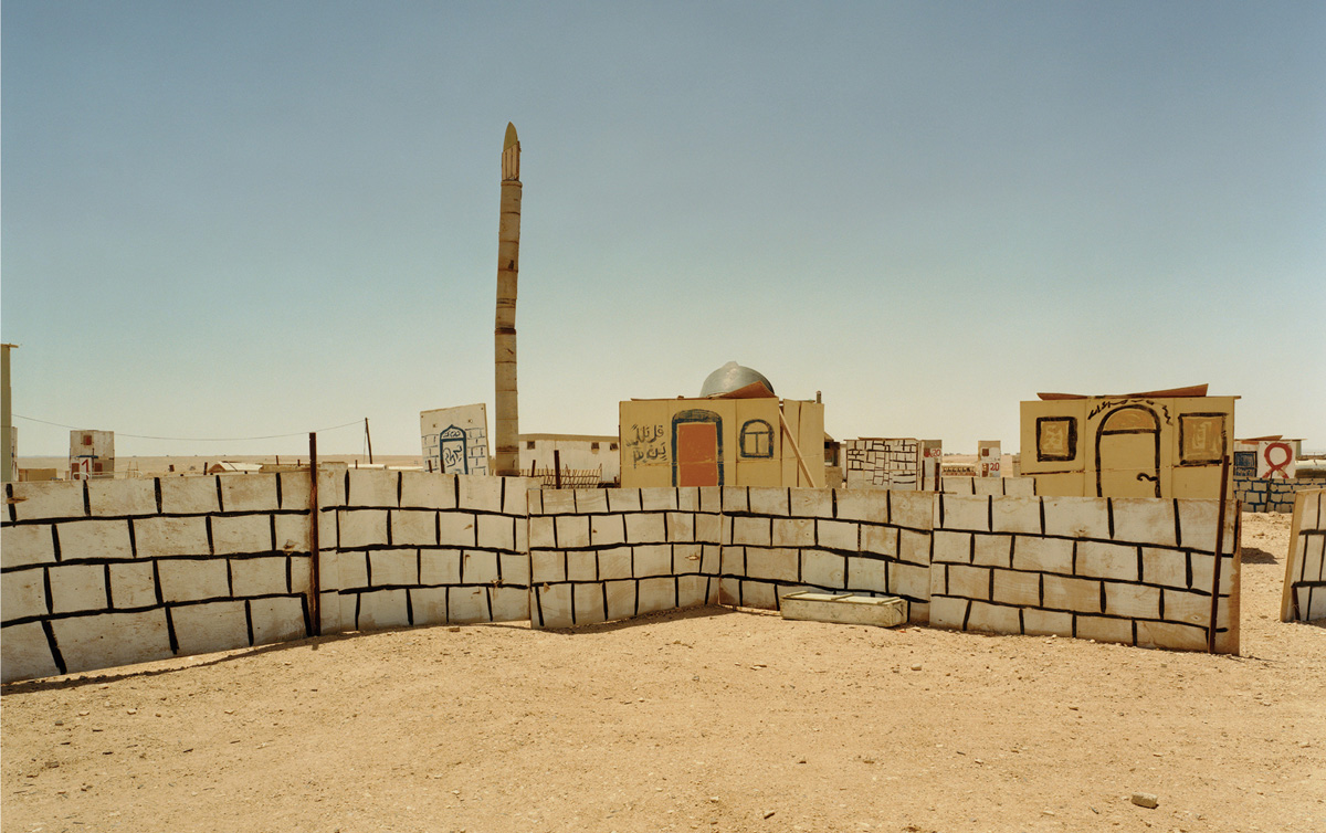 A photograph of the Israeli military's mockup town Shizafon.