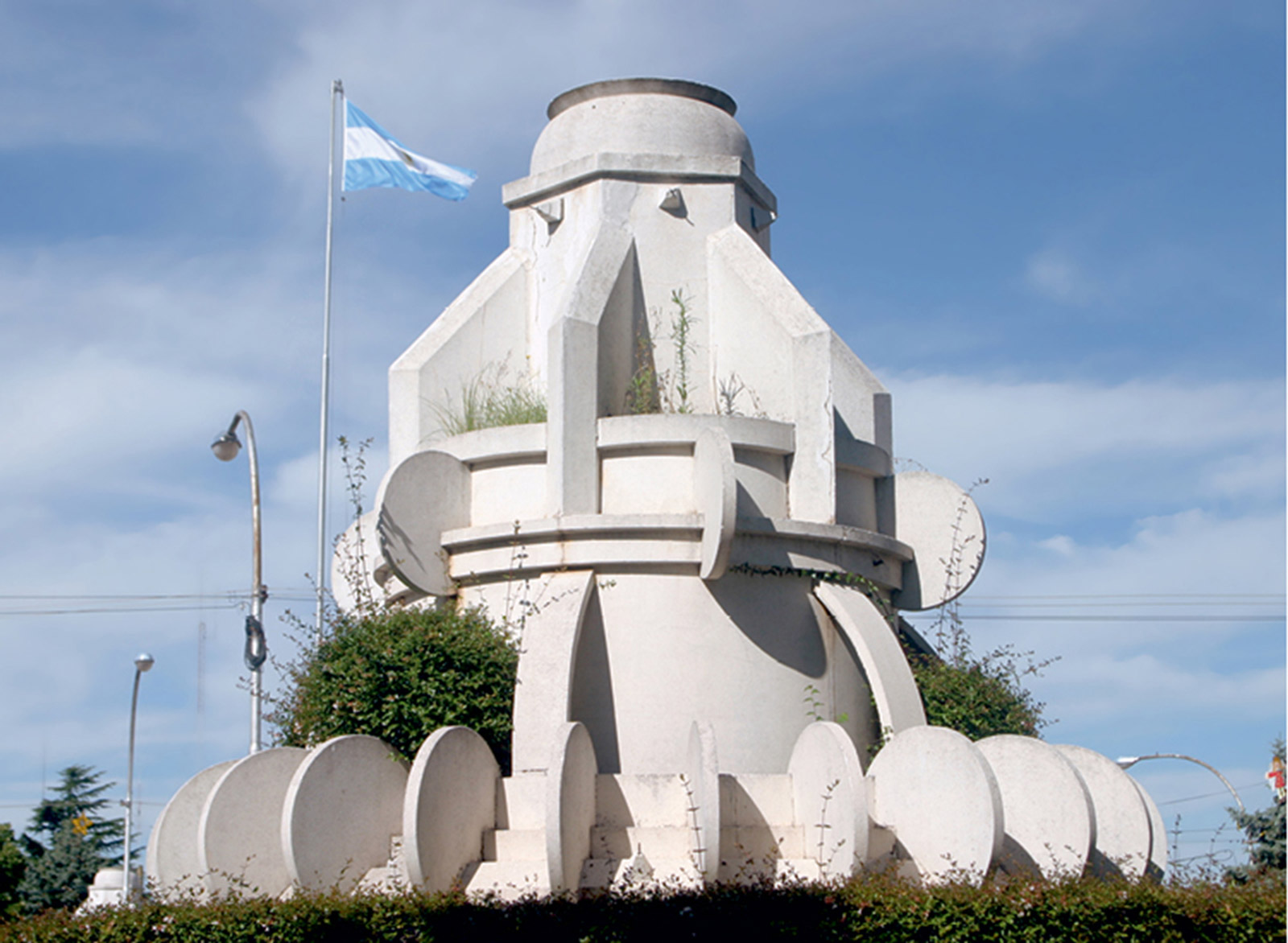 A photograph of a monumental planter designed by architect Francisco Salamone.