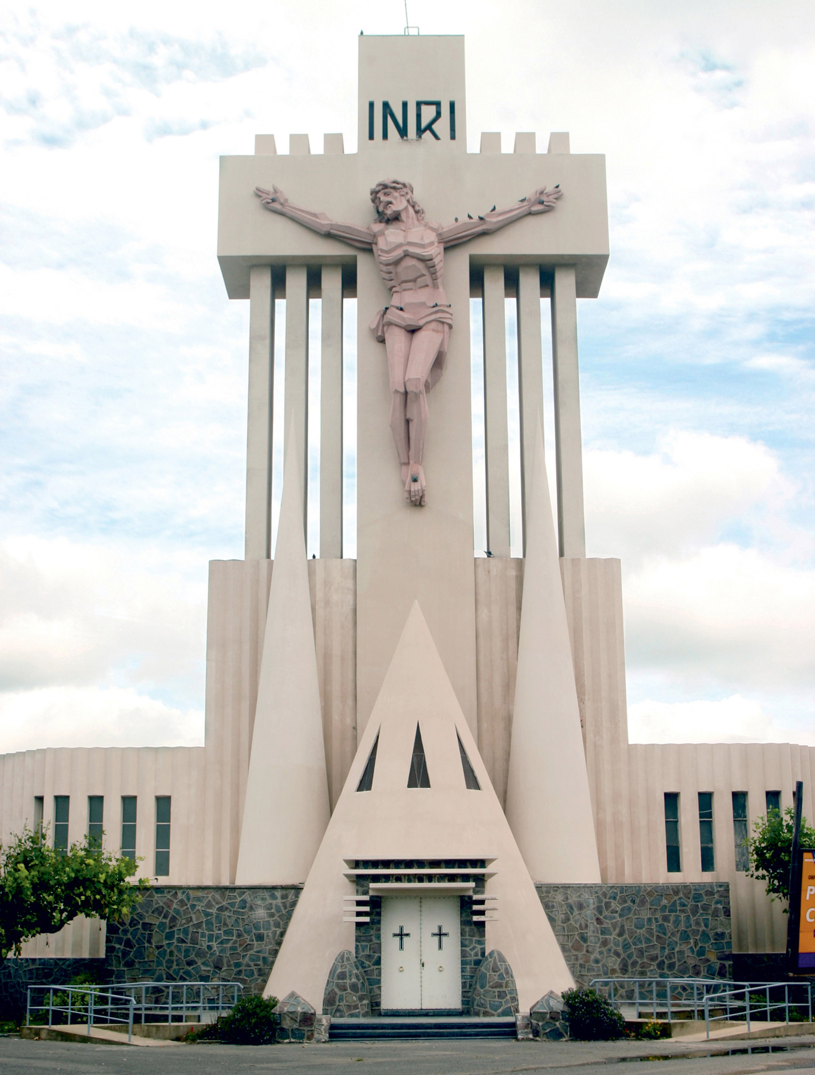 A photograph of a cemetery portal designed by architect Francisco Salamone in Laprida, Argentina. 