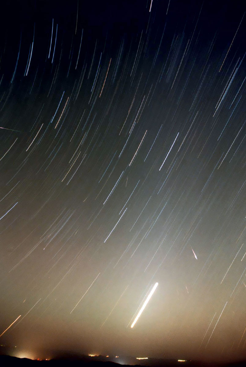 A 1999 photograph of a Leonid shower. 