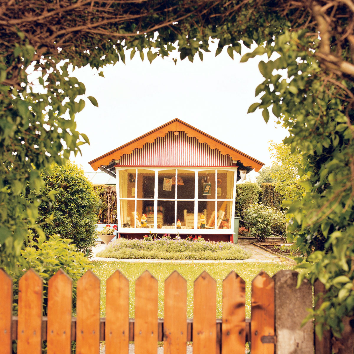 A photograph by artist Enver Hirsch of the decorations in a Schreber garden in Germany.